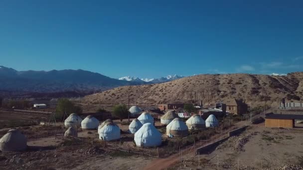 Autentiska Yurts Traditionell Kirgisisk Stil Stranden Issyk Kul Lake — Stockvideo