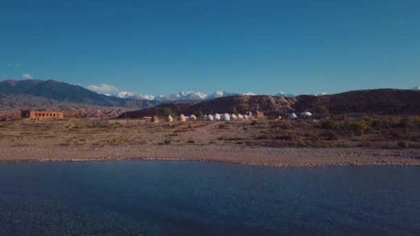 Yurts Autênticos Estilo Tradicional Quirguiz Costa Lago Issyk Kul — Vídeo de Stock