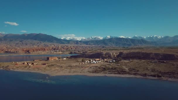 Autentiska Yurts Traditionell Kirgisisk Stil Stranden Issyk Kul Lake — Stockvideo