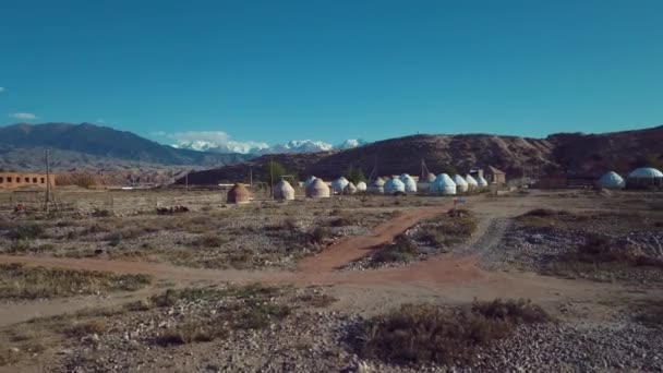 Autentiska Yurts Traditionell Kirgisisk Stil Stranden Issyk Kul Lake — Stockvideo