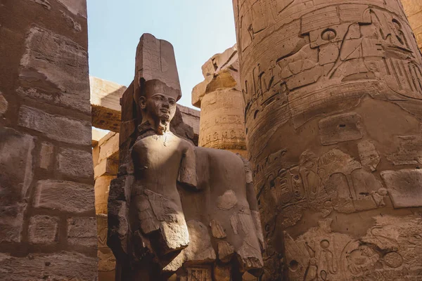 Starověké Pískovcové Trosky Starého Egyptského Boha Chrámovém Komplexu Karnaku Luxoru — Stock fotografie