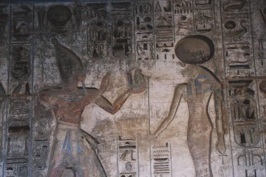 Mısır 'ın Luxor yakınlarındaki Ramses III Medinet Habu Morg Tapınağı' nın Antik Mısır çizimleri