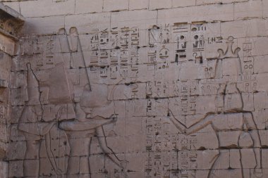 Mısır 'ın Luxor yakınlarındaki Ramses III Medinet Habu Morg Tapınağı' nın Antik Mısır çizimleri
