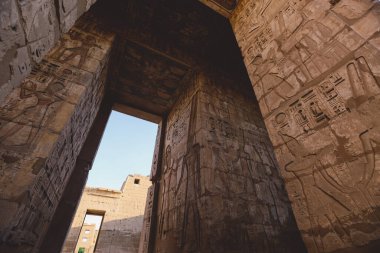 Mısır 'ın Luxor yakınlarındaki Ramses III Medinet Habu Morg Tapınağı' nın Antik Mısır çizimleri