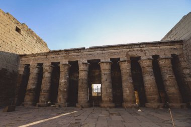 Medinet Habu 'nun Eski Mısır Sütunları, 3. Ramses Morg Tapınağı, Lüksör, Mısır