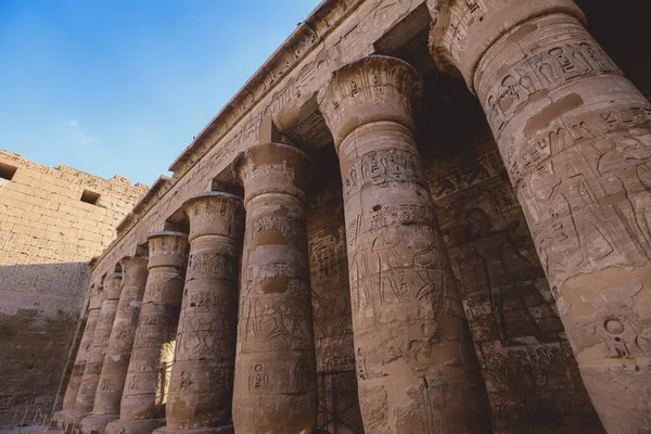 Pilares Egipcios Antiguos Del Medinet Habu Templo Mortuorio Ramsés Iii —  Fotos de Stock