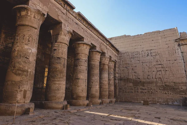 Pilares Egipcios Antiguos Del Medinet Habu Templo Mortuorio Ramsés Iii —  Fotos de Stock