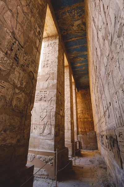 Antichi Pilastri Egizi Della Medinet Habu Tempio Funerario Ramses Iii — Foto Stock