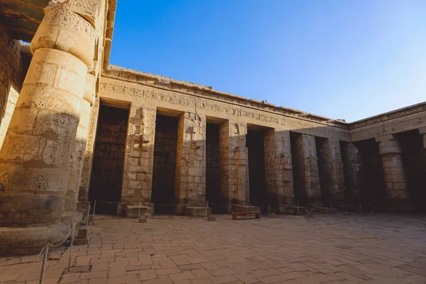 Pilares Egipcios Antiguos Del Medinet Habu Templo Mortuorio Ramsés Iii —  Fotos de Stock