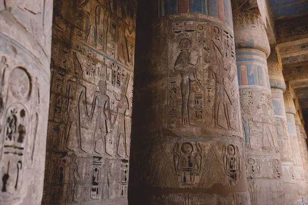 Ancient Egyptian Pillars Medinet Habu Mortuary Temple Ramesses Iii Luxor — Stock Photo, Image
