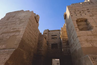 Eski Mısır Medinet Habu 'nun ana görüntüsü, 3. Ramses Morg Tapınağı, Lüksör, Mısır