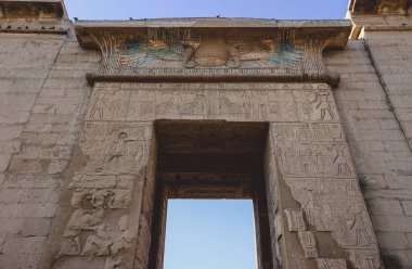 Eski Mısır Medinet Habu 'nun ana görüntüsü, 3. Ramses Morg Tapınağı, Lüksör, Mısır