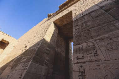 Eski Mısır Medinet Habu 'nun ana görüntüsü, 3. Ramses Morg Tapınağı, Lüksör, Mısır