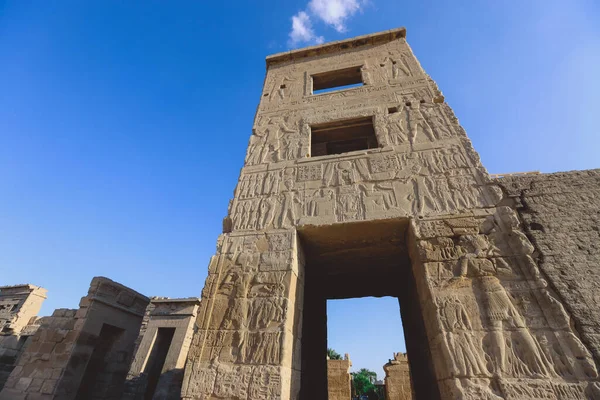 Vista Principal Antiguo Medinet Habu Egipcio Templo Funerario Ramsés Iii —  Fotos de Stock