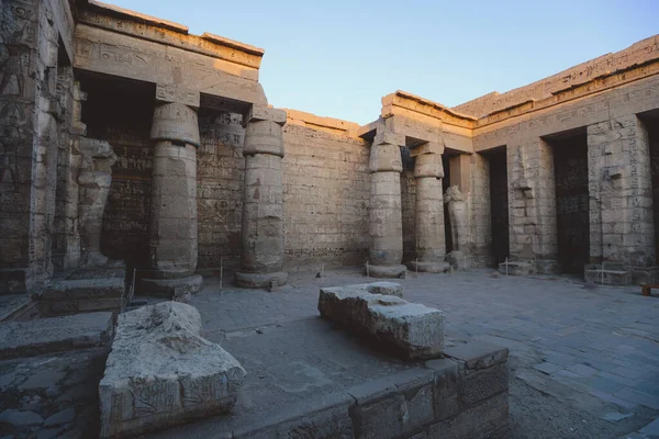 Vista Principal Antiguo Medinet Habu Egipcio Templo Funerario Ramsés Iii — Foto de Stock