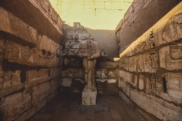 Главный Вид Древнеегипетскую Мединет Хабу Резиденцию Рамсеса Iii Недалеко Луксора — стоковое фото