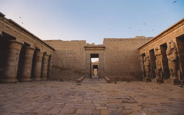 Κύρια Θέα Μια Αρχαία Αιγυπτιακή Medinet Habu Νεκροταφείο Ναός Του — Φωτογραφία Αρχείου