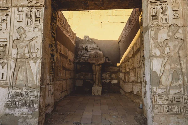 Стародавні Єгипетські Статуї Медіне Хабу Храм Рамсеса Iii Поблизу Луксора — стокове фото