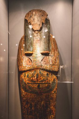 Luxor, Mısır - 13 Kasım 2020: Yukarı Mısır 'daki Arkeolojik Mumyalama Müzesi' nin Antik Mısır Sergisi