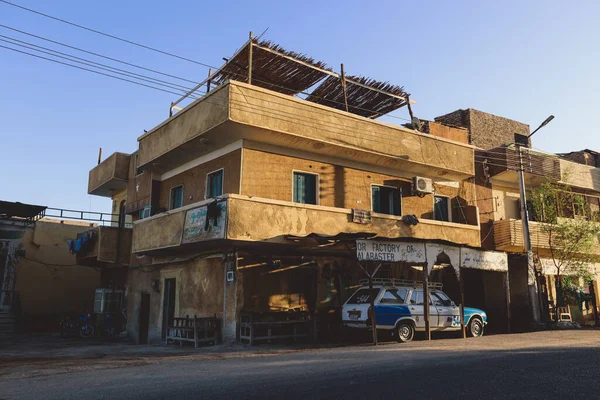 Luxor Egypt November 2020 Local Egyptian Buildings Main Road — Stock Photo, Image