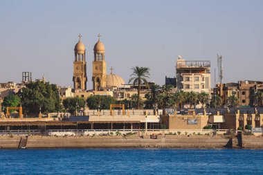 Mısır 'ın Nil Nehri kıyısından Luxor City Scape' e Panoramik Görünüm