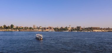 Mısır 'ın Nil Nehri kıyısından Luxor City Scape' e Panoramik Görünüm