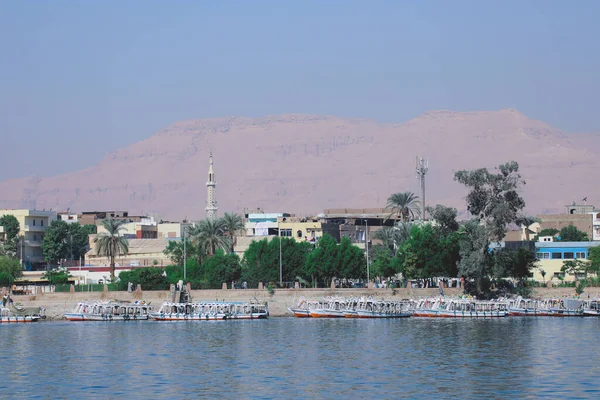Mısır 'ın Nil Nehri kıyısından Luxor City Scape' e Panoramik Görünüm