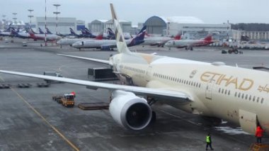 Moskova havaalanında Etihad uçağı