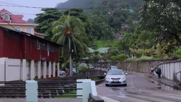 Ulice Wiktorii Ludźmi Samochodami Wyspa Mahe Seszele — Wideo stockowe