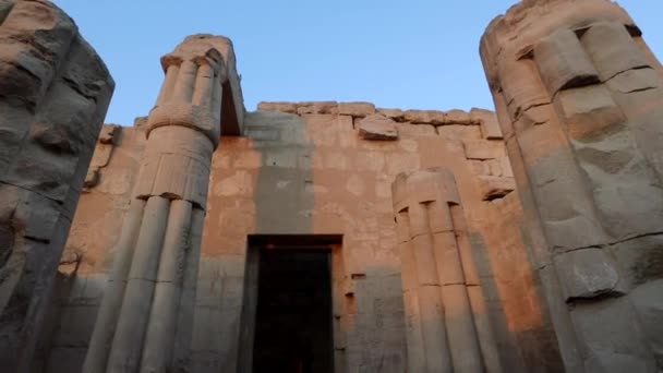 Στήλες Στο Ναό Του Λούξορ Κατά Διάρκεια Της Δύσης Αίγυπτος — Αρχείο Βίντεο