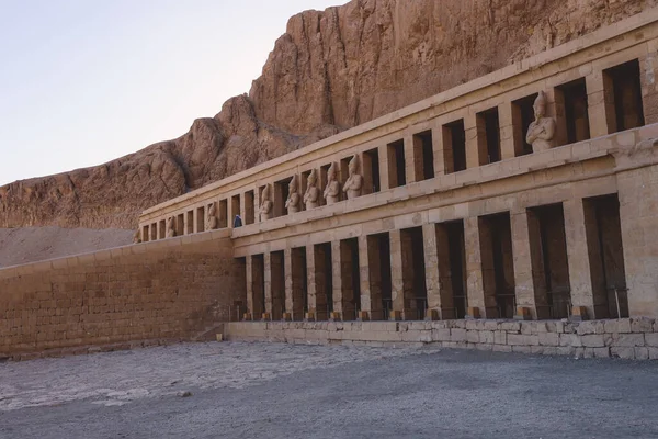 Κύρια Είσοδος Θέα Ένα Αρχαίο Ναό Της Hatshepsut Στο Deir — Φωτογραφία Αρχείου