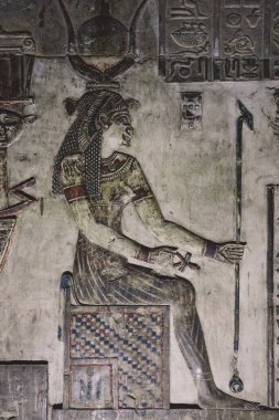 Dendera, Mısır 'ın güneydoğusundaki Dendera Tapınağı' nın duvarlarına çizim yapan Antik Mısır 'a bakın.