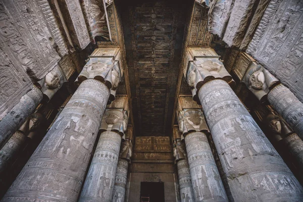 View Ancient Egyptian Painted Pillars Dendera Temple Complex South East — Fotografia de Stock