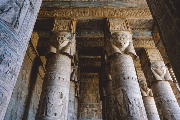 Vista Para Antigo Pilares Pintados Egípcios Complexo Templo Dendera Sudeste — Fotografia de Stock