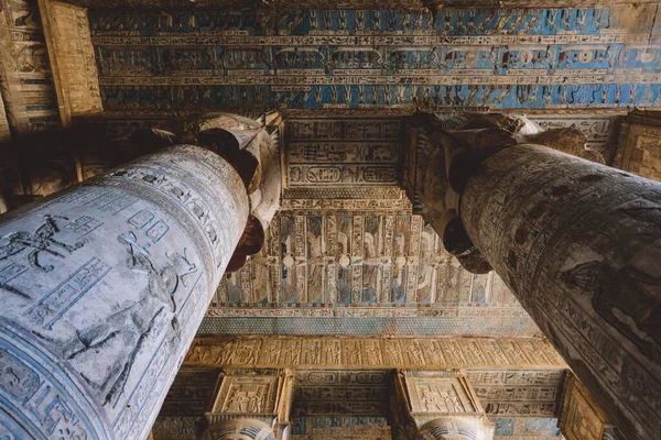 View Ancient Egyptian Painted Pillars Dendera Temple Complex South East — Foto de Stock