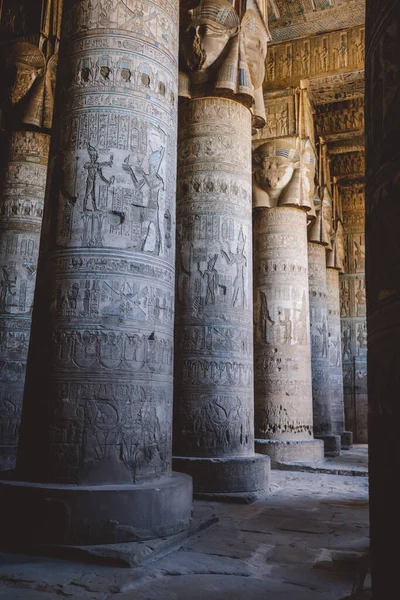 Вид Стародавній Єгипетський Намальований Стовп Комплексу Храму Дендера Південному Сході — стокове фото
