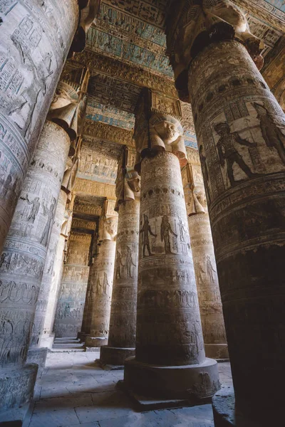 View Ancient Egyptian Painted Pillars Dendera Temple Complex South East — Foto de Stock