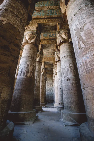 Вид Стародавній Єгипетський Намальований Стовп Комплексу Храму Дендера Південному Сході — стокове фото