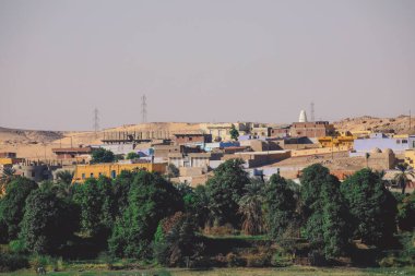 Mısır 'ın Nil Nehri yakınlarındaki Mısır Adası' ndaki Renkli Nubian Köyüne Panoramik Manzara