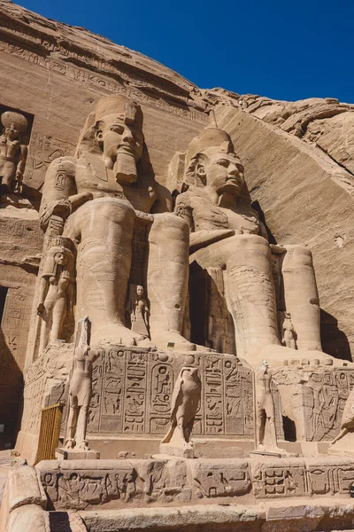 Vista Principal Una Entrada Gran Templo Abu Simbel Con Antiguas — Foto de Stock