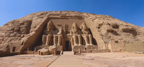 Vista Principal Una Entrada Gran Templo Abu Simbel Con Antiguas —  Fotos de Stock