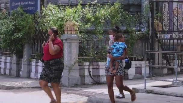 세이셸에 빅토리 거리에 주민들 — 비디오