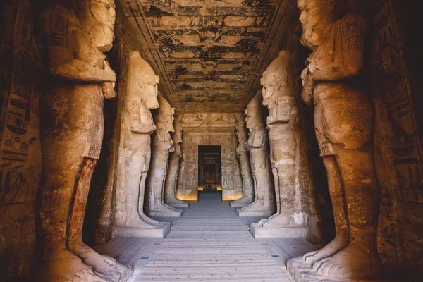 Veduta Interna Con Antica Statua Egizia Ramses Collegata Dio Osiride — Foto Stock