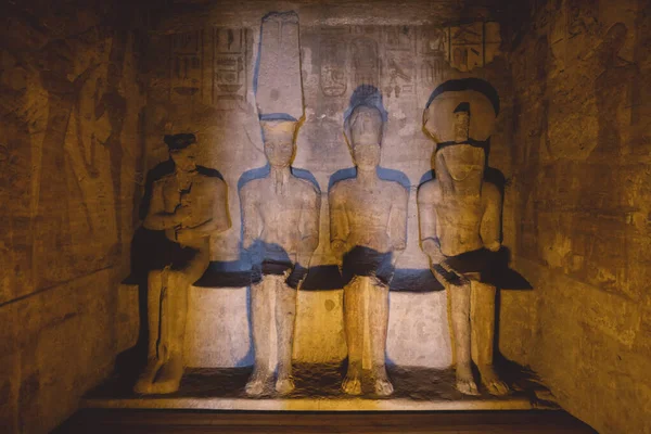 Внутренний Вид Большой Храм Абу Симбел Древнеегипетских Столбов Рисунок Стенах — стоковое фото
