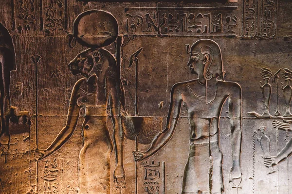 Зображення Давньоєгипетських Малюнків Стінах Храму Едфу Єгипет — стокове фото