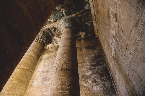 Interior View Temple Edfu Carved Pillars Ancient Egyptian Drawing Wall — Stock Photo, Image