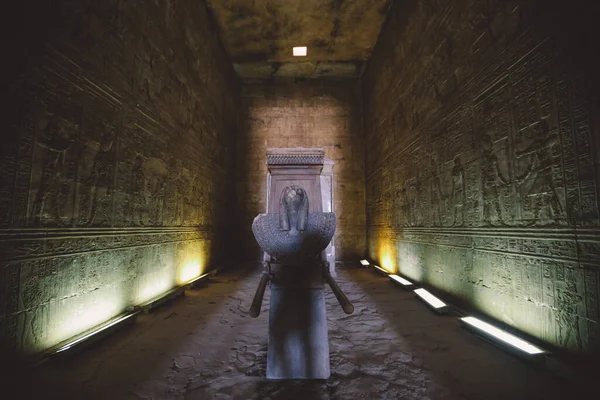 Interior View Temple Edfu Carved Pillars Ancient Egyptian Drawing Wall — Stock Photo, Image