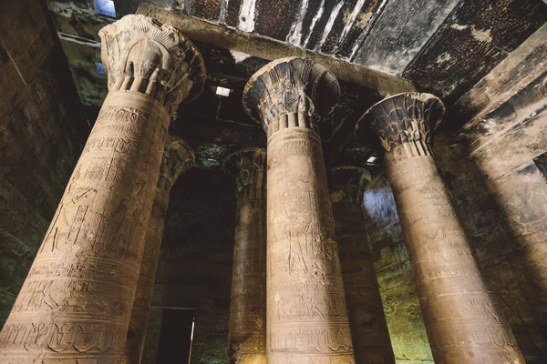 Interior View Temple Edfu Carved Pillars Ancient Egyptian Drawing Wall — Stock Photo, Image