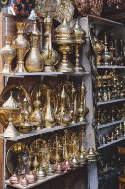  Mısır 'ın tarihi merkezi Kahire' deki Han el-Khalili 'de hatıralar, ünlü pazar ve souq (veya souk).