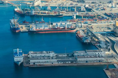 Akdeniz kıyısındaki Oran limanına Panoramik Manzara, Cezayir